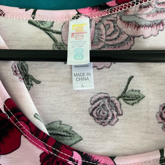 Beautiful NWT lularoe Perfect T - Picture 3 of 3